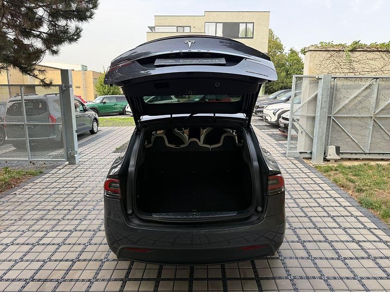 Tesla Model X Performance Ludicrous Mode - fotka 37 z 42
