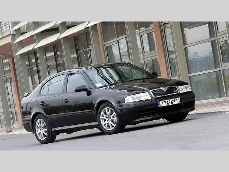 Škoda Octavia se v Čině jmenuje Ou Ya. A je natažená do délky.