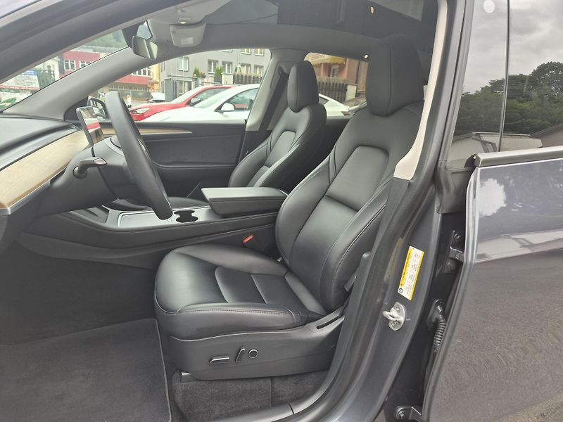 Tesla Model Y LONGE RANGE DUAL MOTOR SOH 87% - fotka 43 z 50