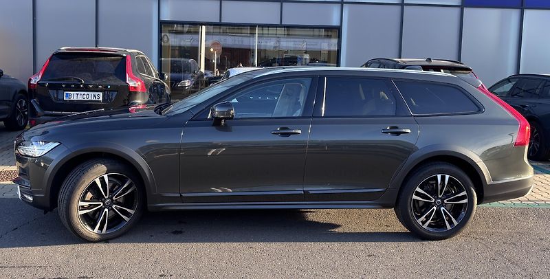 Volvo V90 (2018) 2.0 S90/ /147kW - fotka 2 z 19