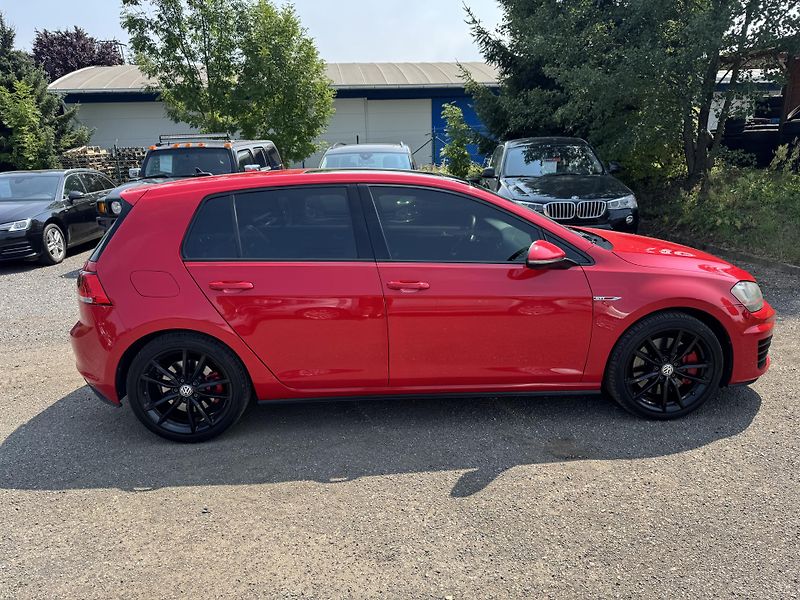 Volkswagen Golf 2.0 GTI 169KW - fotka 5 z 16