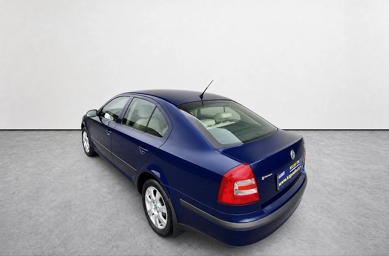 Škoda Octavia 2.0 TDI Elegance - fotka 24 z 34