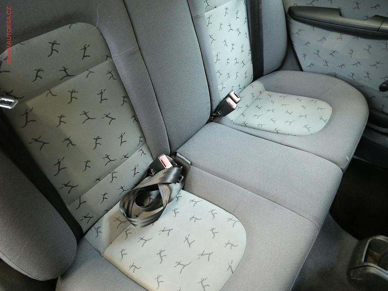 Škoda Fabia (2002) 1.9SDi, ČR, AC, výhřev sed - fotka 12 z 16