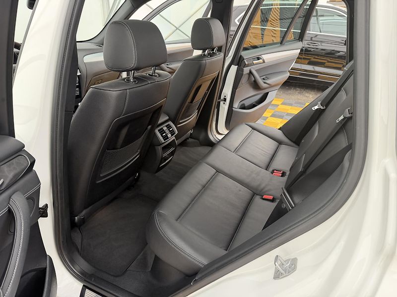 BMW X3 3.0d*190kw*4x4*M-Packet*Pano* - fotka 12 z 44