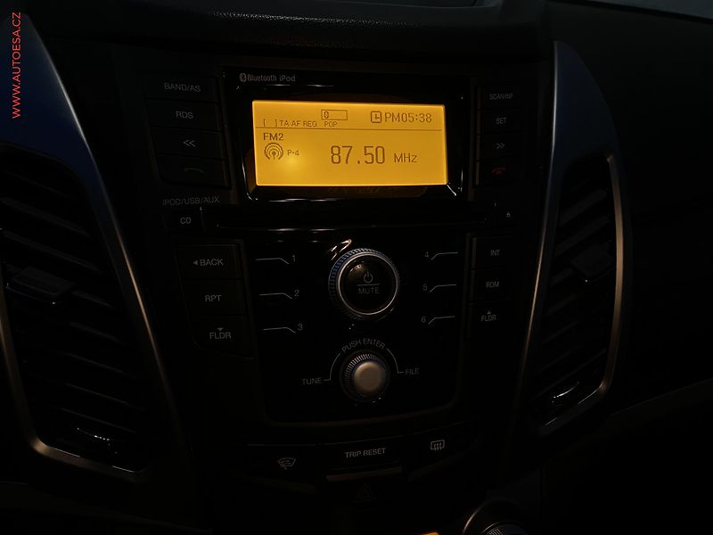 SsangYong Korando (2015) 2.0 e-XDi AWD, AC, TZ, park - fotka 15 z 17