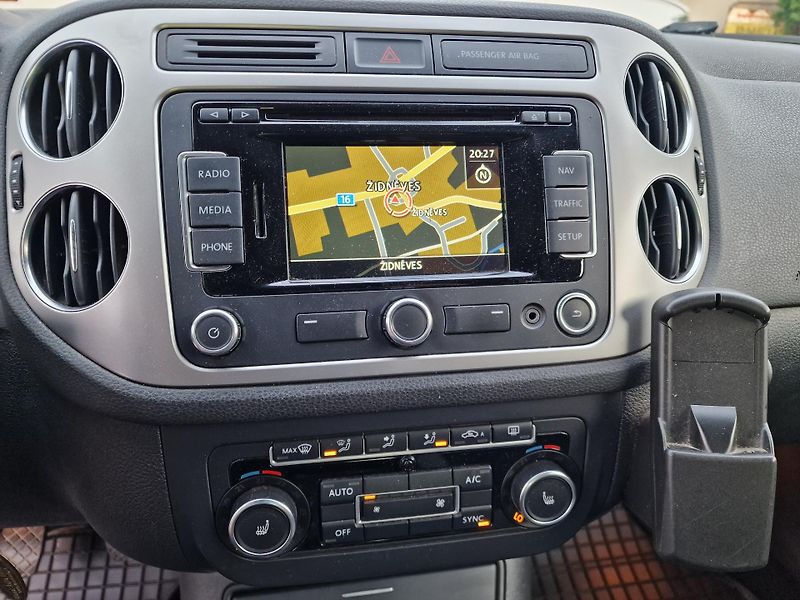 Volkswagen Tiguan 2,0TDI 4x4 LIFE NAVI TZ - fotka 11 z 19