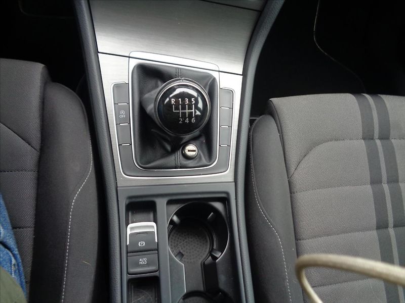 Volkswagen Golf 2,0   TDI - fotka 13 z 16