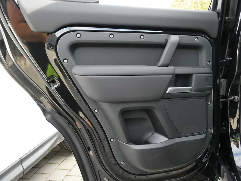 Land Rover Defender 110 3,0 S D200 - fotka 15 z 34