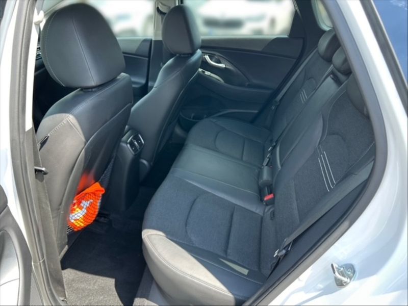 Hyundai i30 1,5 T-GDI Style AT 5d - fotka 8 z 11