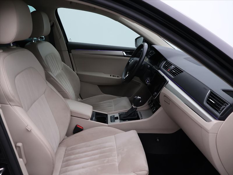 Škoda Superb 2,0 TDI 140kW DSG 4x4 Style CZ - fotka 11 z 32