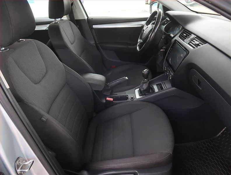 Škoda Octavia (2014) Elegance 2.0 TDI, Tempomat - fotka 9 z 16