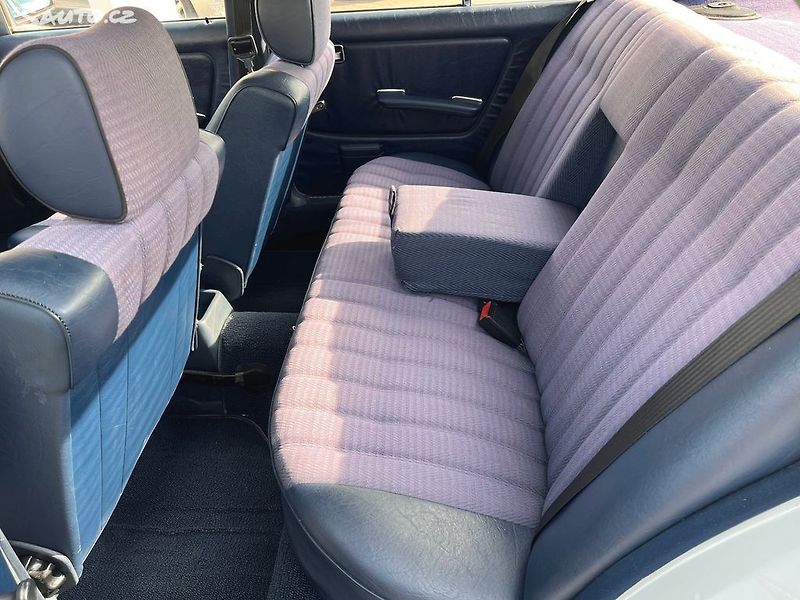 Mercedes-Benz 123 230E - fotka 20 z 23