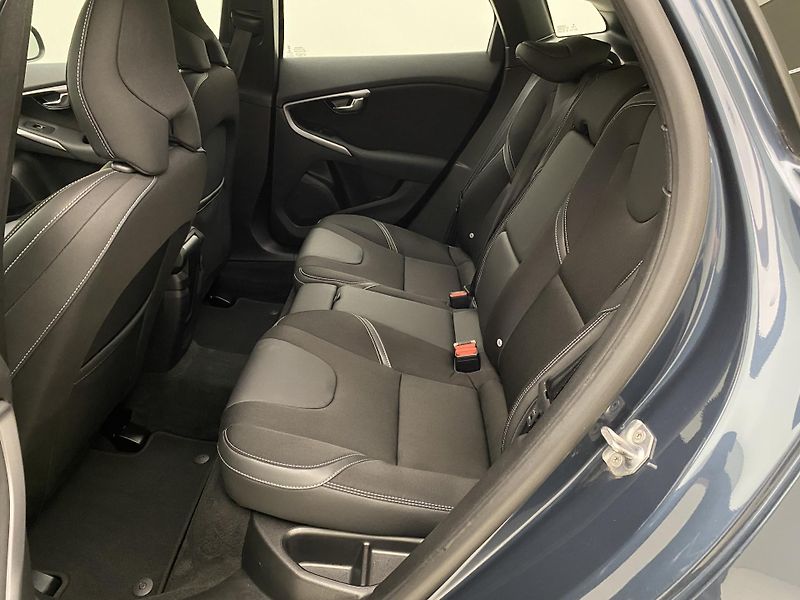 Volvo V40 T2 MOMENTUM  - fotka 5 z 39