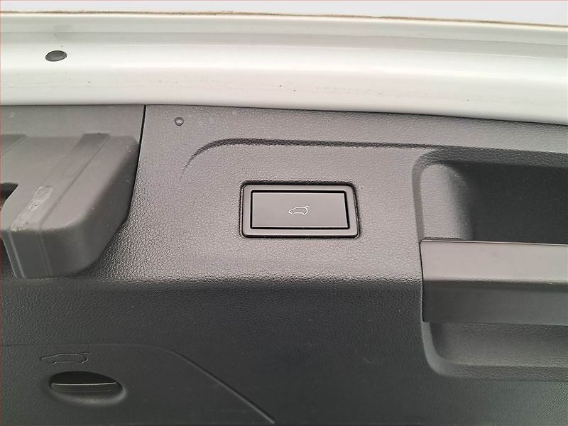 Volkswagen Touran (2020) 2.0 TDI, Serv.kniha, Navi - fotka 16 z 20