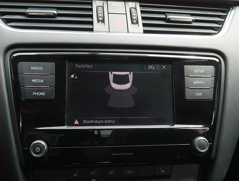 Škoda Octavia (2019) 1.6 TDI, Automat, Serv.kniha - fotka 16 z 16