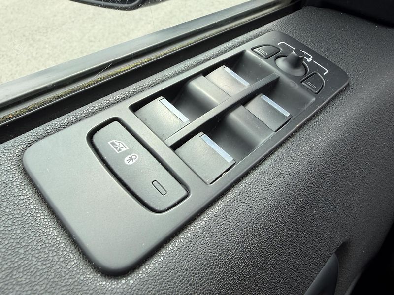 Land Rover Discovery Sport 2.2 TD4 4X4 XENON KŮŽE TAŽNÉ - fotka 14 z 44