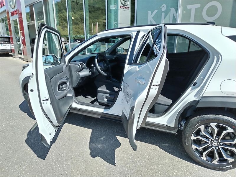 Toyota Yaris Cross 1,5 HEV e-CVT  STYLE FWD 116k - fotka 4 z 12