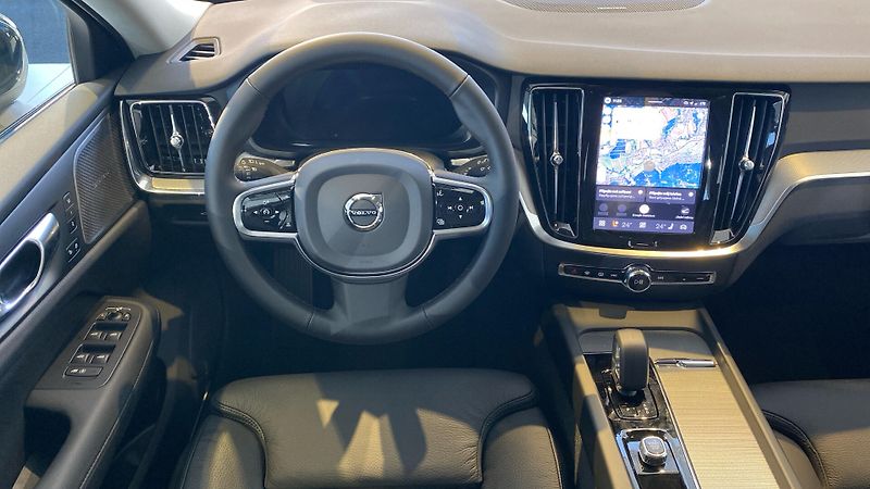 Volvo V60 (2026) PLUS DARK, B4, 145+10 kW / 197 - fotka 9 z 14