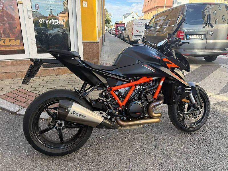 KTM (2026) 1390 Super Duke R EVO BLACK 20 - fotka 1 z 5