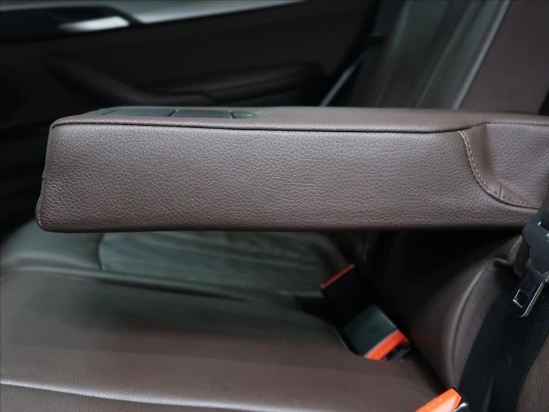 BMW X5 2,0 xDrive25d Steptronic 7míst - fotka 29 z 32