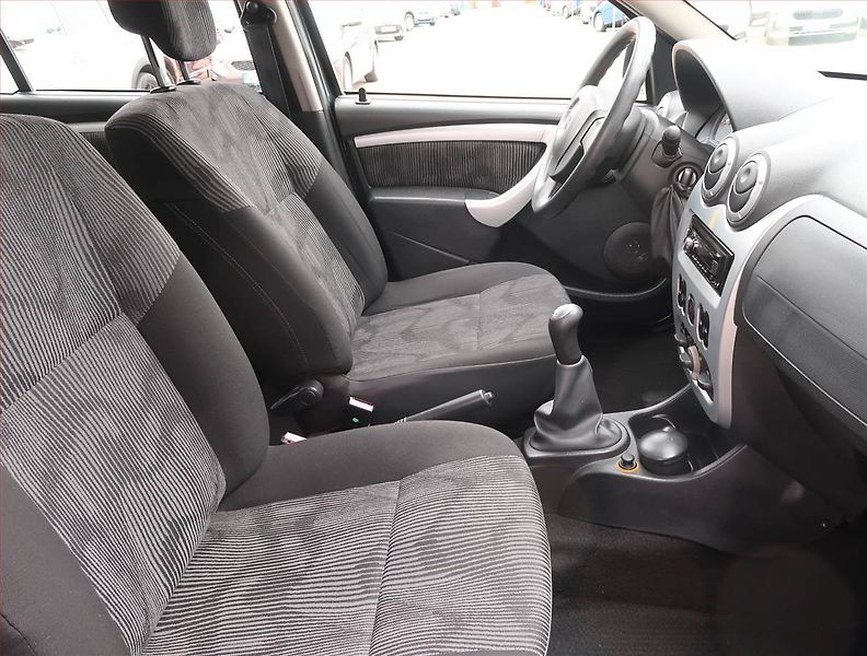 Dacia Sandero (2010) Ambiance 1.5 dCi, Serv.kniha - fotka 9 z 12