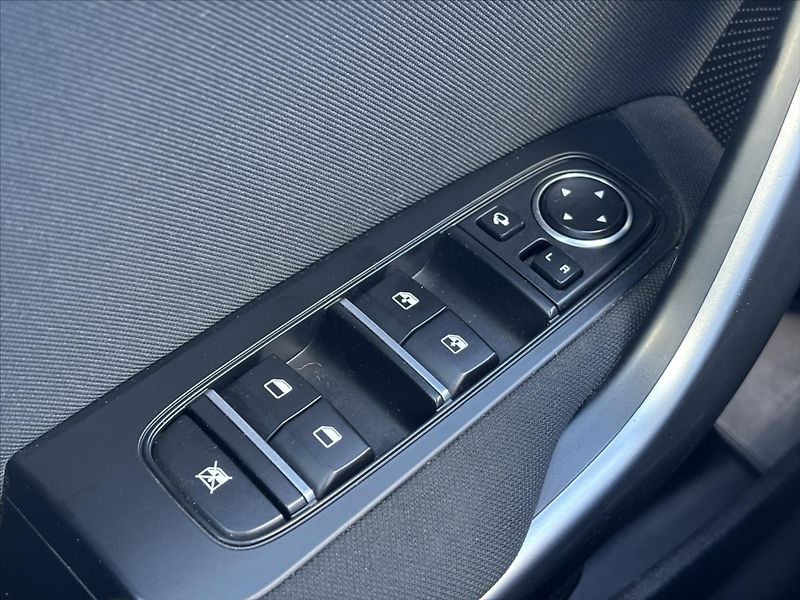 Kia Ceed 1,5 TGDi 118kW TOP ZÁRUKA NAVI - fotka 30 z 40