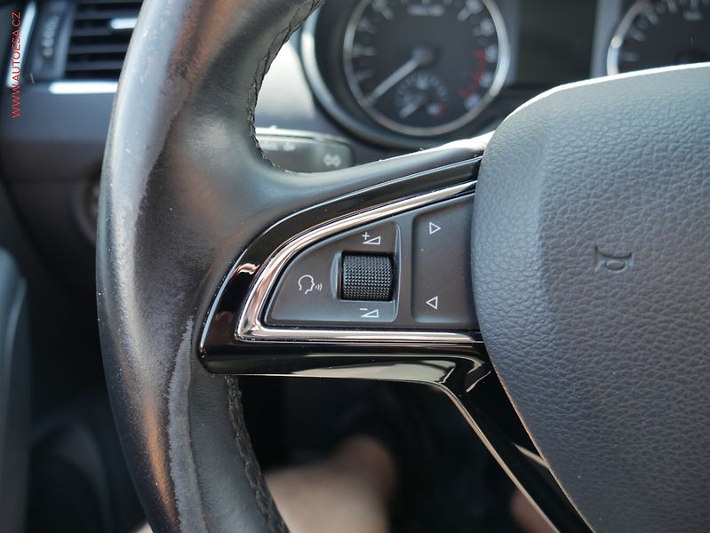 Škoda Octavia (2015) 2.0TDi, ČR, DSG, výhřev sed. - fotka 12 z 22