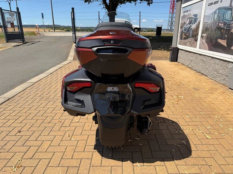 Can-Am Spyder RT (2026) Sea-To-Sky Mars Red Metallic m - fotka 9 z 10