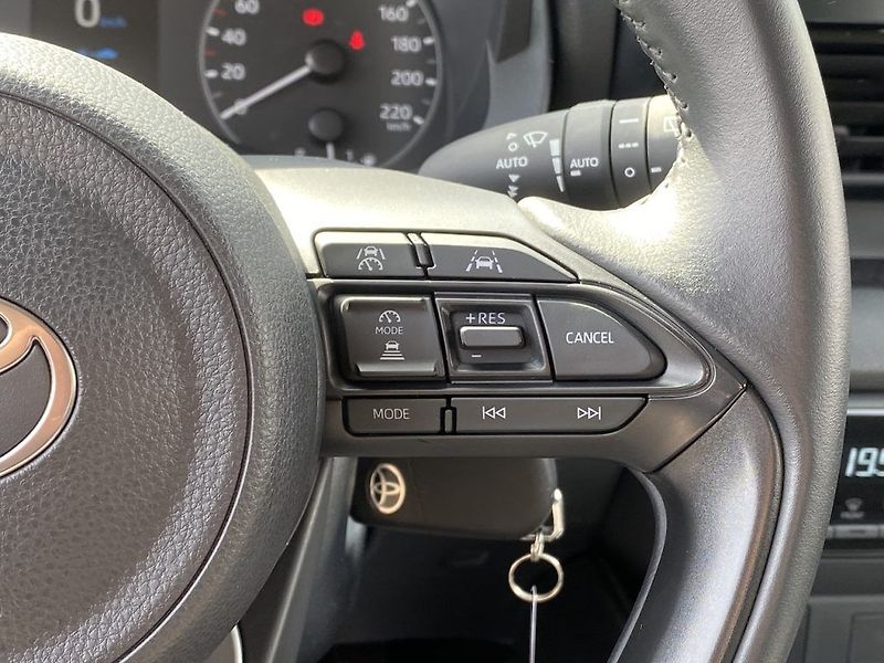 Toyota Yaris 1.5HEV, ČR-1m, Comfort, DPH - fotka 19 z 32