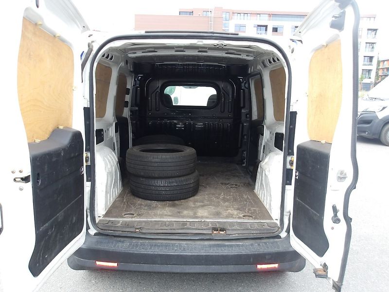 Fiat Dobló cargo 1,4i ČR ! 1.MAJ.! -21%DPH !!! - fotka 22 z 32