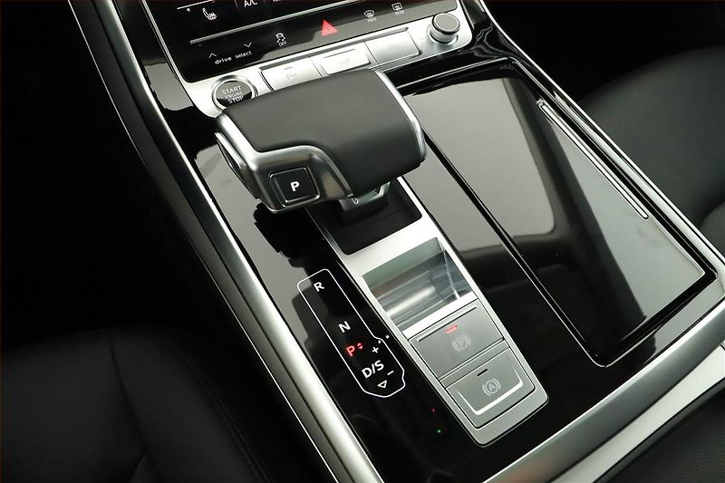 Audi Q8 (2023) 55 TFSI - fotka 11 z 21