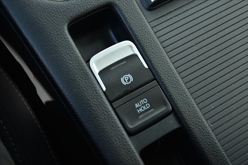 Volkswagen Passat 2.0TDi COMFORTLINE SERVIS. KN. - fotka 20 z 25