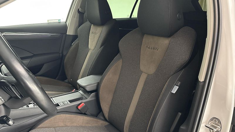 Škoda Octavia 2.0 TDI DSG 4x4 Scout Combi - fotka 15 z 27