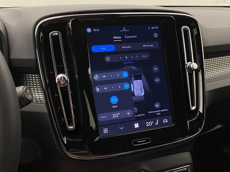 Volvo XC40 PURE ELECTRIC RECHARGE PLUS - fotka 34 z 51