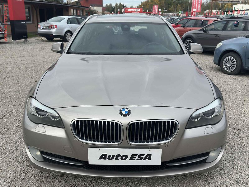 BMW Řada 5 (2013) 2.0 D, AT - fotka 2 z 25
