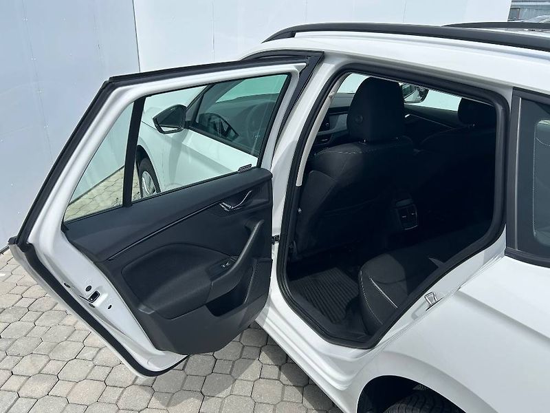 Škoda Kamiq Selection 6MP 1,0TSI - fotka 7 z 22