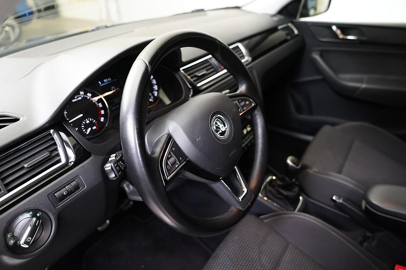 Škoda Rapid - fotka 14 z 25