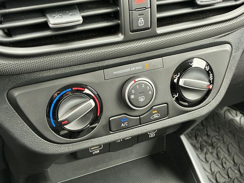 Hyundai i10 1.0 i 46kW GO! - fotka 19 z 21