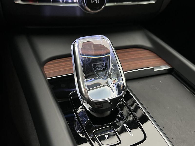 Volvo XC60 B5 AWD ULTIMATE DARK AUT  - fotka 17 z 47