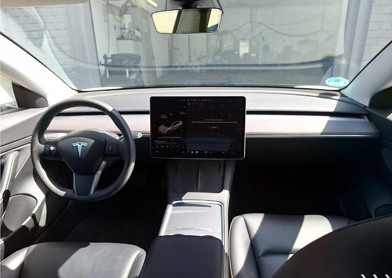 Tesla Model 3 (2021) Standard Range Plus - fotka 6 z 9