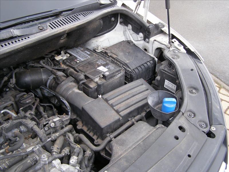 Volkswagen Caddy 2,0   TDI TEMPOMAT - fotka 25 z 26