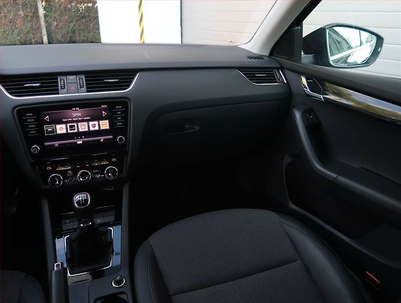 Škoda Octavia (2019) Style 1.6 TDI, ČR,1.maj - fotka 8 z 17