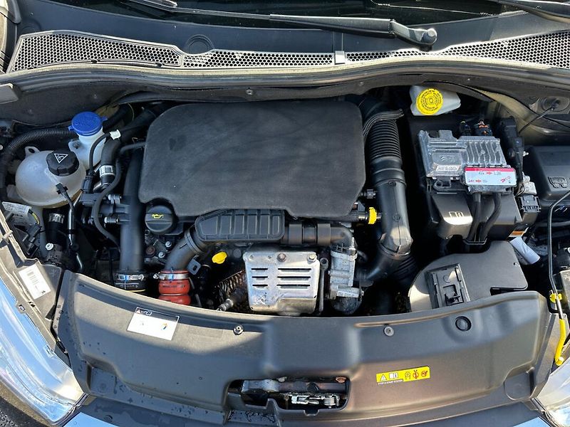Peugeot 208 (2015) 1,2Turbo 81kw Style - fotka 25 z 25