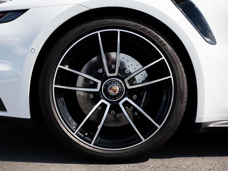 Porsche 911 Turbo S Cabriolet - fotka 12 z 29