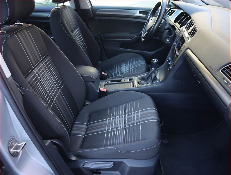 Volkswagen Golf (2015) 1.6 TDI, Navi, Xenony - fotka 9 z 20