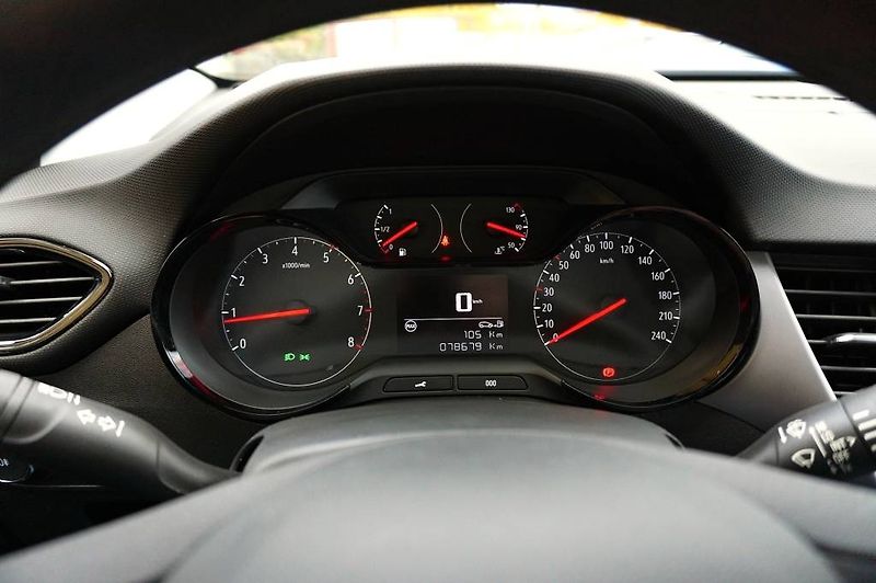 Opel Crossland X (2021) 1,2i 61 kW - fotka 34 z 43