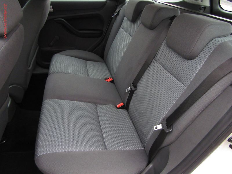Ford Focus (2006) 1.6 TDCi, ČR, AC, temp - fotka 10 z 16