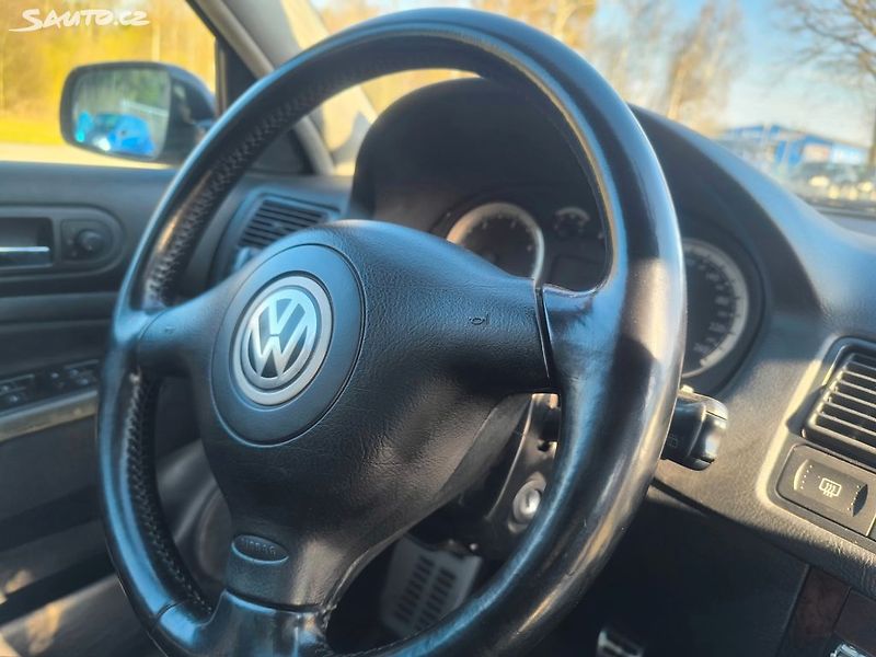 Volkswagen Golf TDI 4X4,PĚKNÝ,VÝBAVA,SERVISKA - fotka 12 z 24