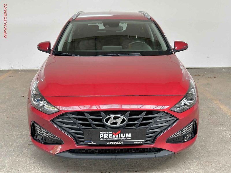 Hyundai i30 (2023) 1.5 DPi, ČR, AC, výhřev sed - fotka 2 z 15