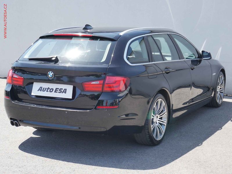 BMW Řada 5 (2011) 3.0 d 525d, AT, xenon, park - fotka 4 z 16